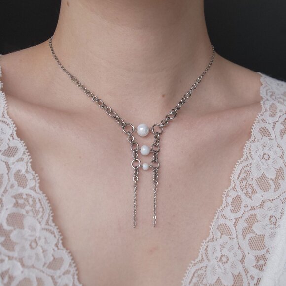 Fairy whimsical gothic victorian white pearls and silver double rosary necklace - Picture 5 of 7